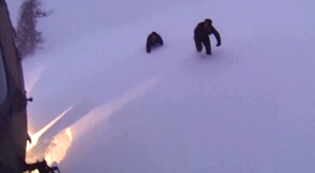 TSK karda mahsur kalan 2 kişiyi kurtardı