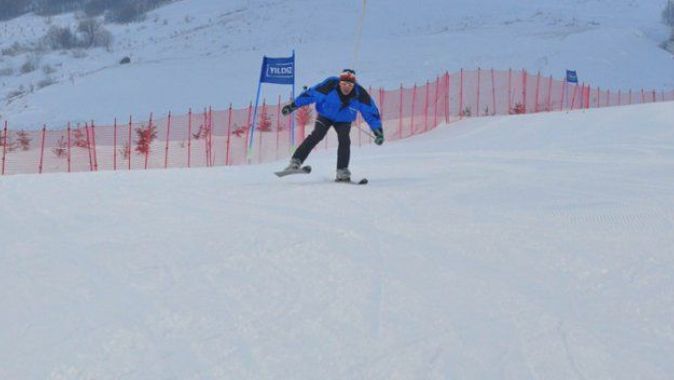 Yıldız Dağı&#039;nda kayak yarışmaları nefes kesti