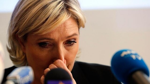 Aşırı sağcı Le Pen&#039;e büyük şok