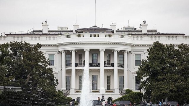 Beyaz Saray&#039;ın tek başörtülü çalışanı istifa etti