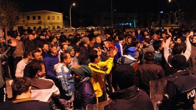 Bursasporlu taraftarlar bıçaklarla futbolculara saldırdı