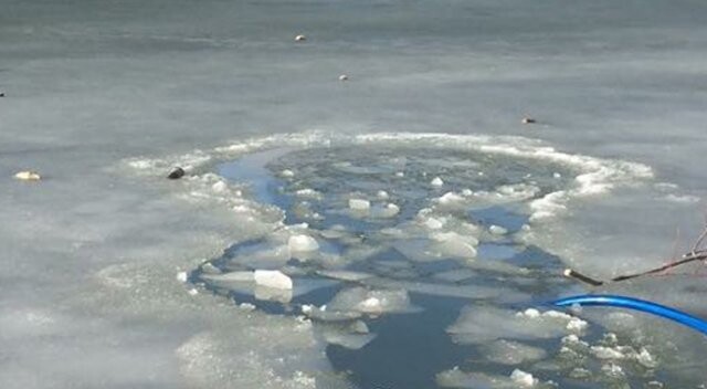 Buz tutan gölete düşen çocuk kayboldu