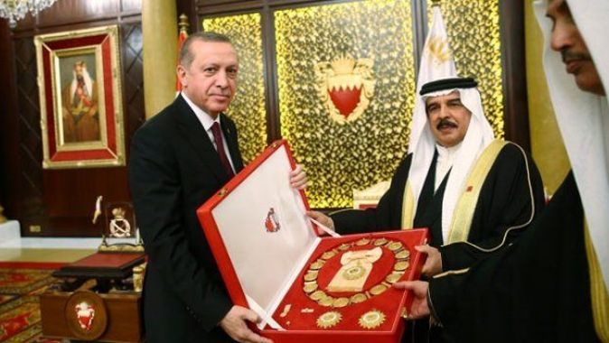 Erdoğan&#039;a Şeyh İsa bin Salman Al Halife madalyası