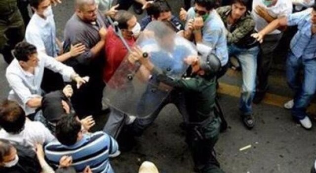 İran&#039;da isyan! Halk ayaklandı