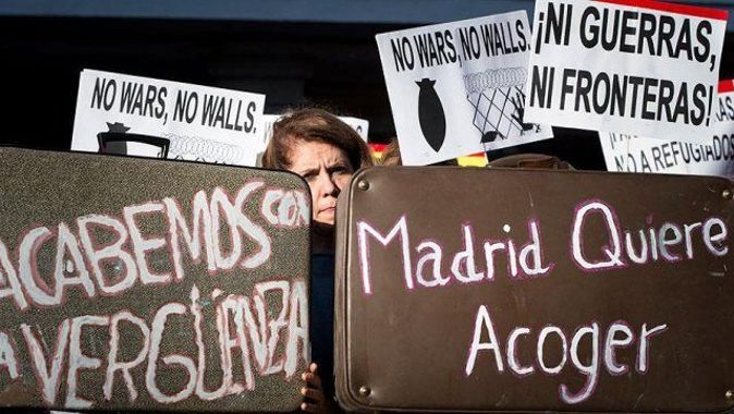 İspanya&#039;nın birçok kentinde sığınmacılara destek gösterisi