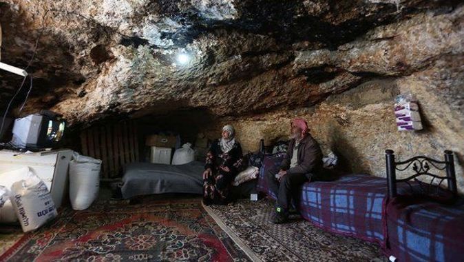 İsrail&#039;in mağarada yaşamaya zorladığı Filistinliler