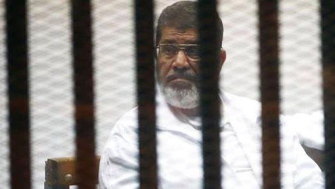 Mursi: Meşru cumhurbaşkanı benim