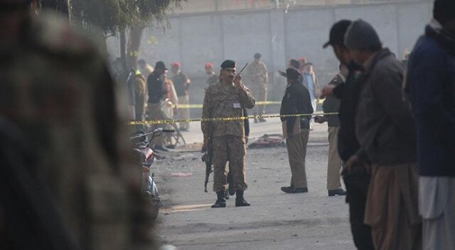 Pakistan&#039;da yerel mahkemeye intihar saldırısı: 4 ölü, 10 yaralı
