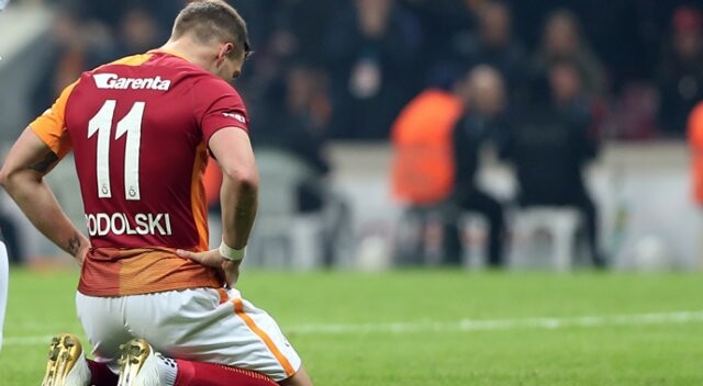 Podolski Galatasaray&#039;dan ayrılıyor