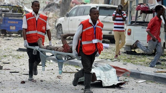 Somali&#039;de pazar yerine bombalı saldırı: 20 ölü