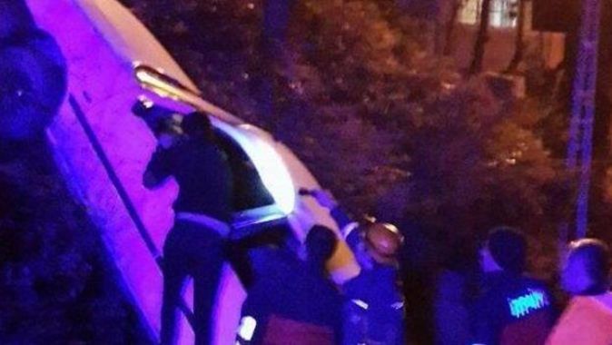 Zonguldak’ta bir otomobil şarampole yuvarlandı, yaralılar var