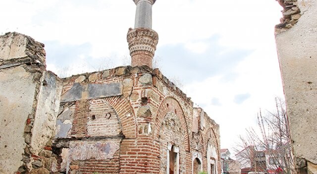 Altı asırlık Osmanlı camii  harap hâlde