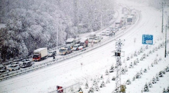 Burdur&#039;da kar ulaşımı olumsuz etkiledi