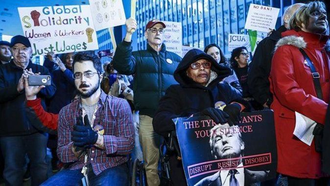 Chicago’da çifte Trump protestosu