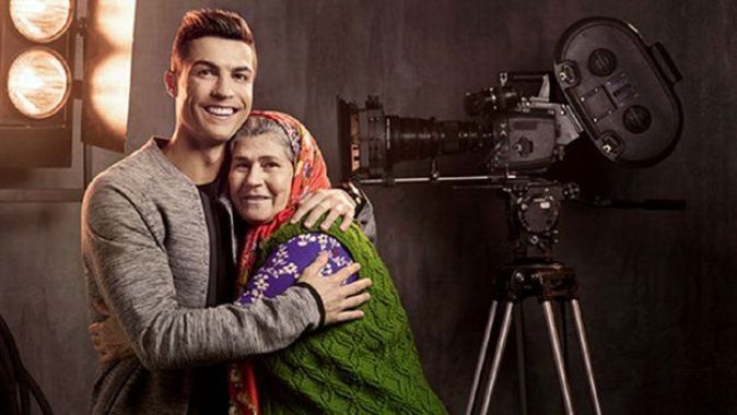 Cristiano Ronaldo ile Ümmiye Teyze aynı reklam filminde (Ronaldo Türk Telekom reklamı)