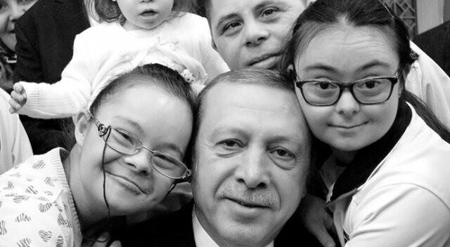 Cumhurbaşkanı Erdoğan, Down sendromlu misafirlerini ağırladı
