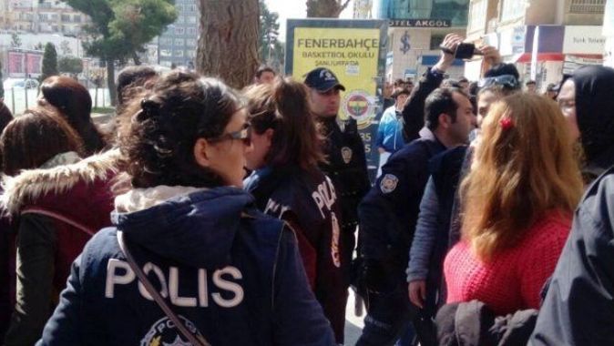 Dilek Öcalan&#039;ın da katıldığı izinsiz gösteriye polis müdahale etti