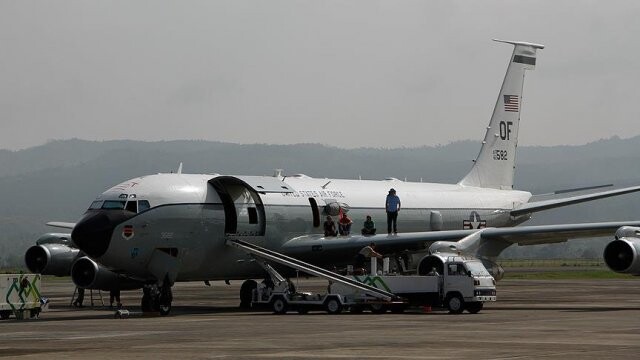 Endonezya’da ABD askeri uçağı acil iniş yaptı