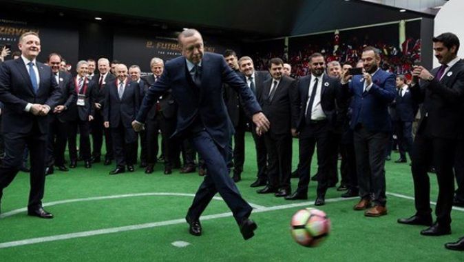 Erdoğan&#039;dan Fransız efsaneye penaltı golü