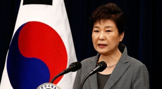 Güney Kore&#039;de eski Devlet Başkanı Park tutuklandı