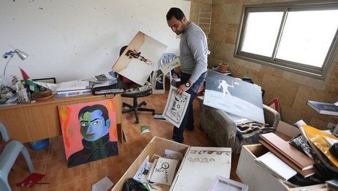 İsrail askerleri Filistinli karikatüristin atölyesini dağıttı