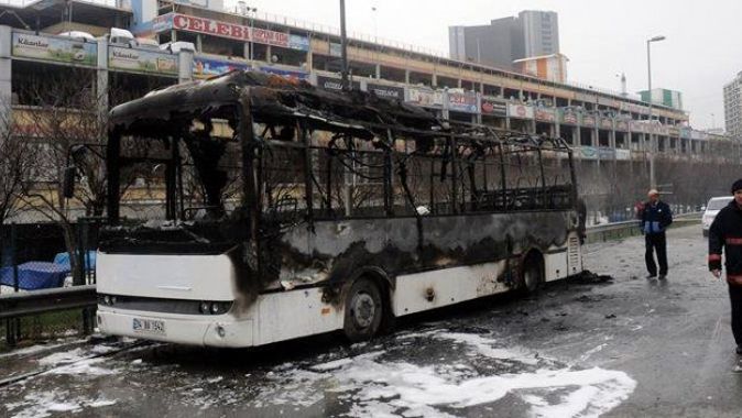 İstanbul&#039;da yolcu otobüsü yandı