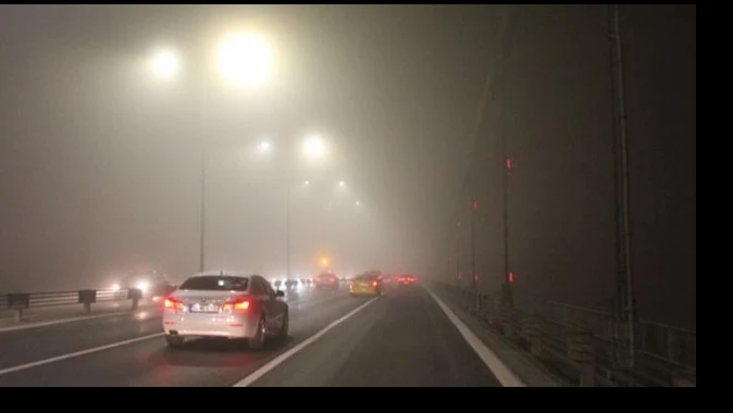 İstanbul sise büründü, köprüde kuyruklar oluştu