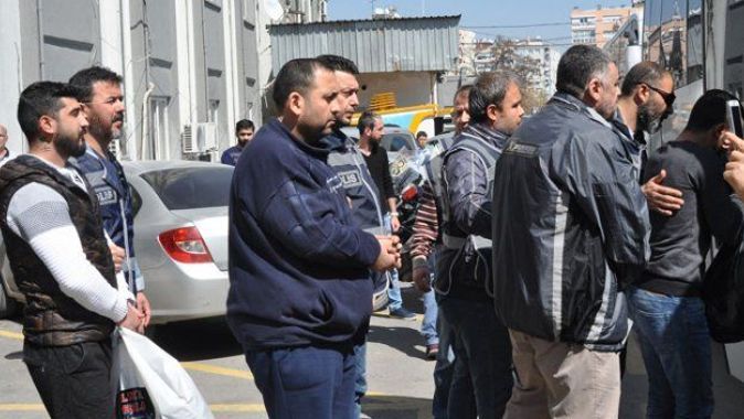 İzmir&#039;de çete üyesi 47 kişi gözaltına alındı