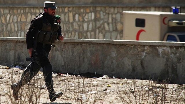 Kabil&#039;de askeri hastaneye saldırı: 3 ölü, 56 yaralı