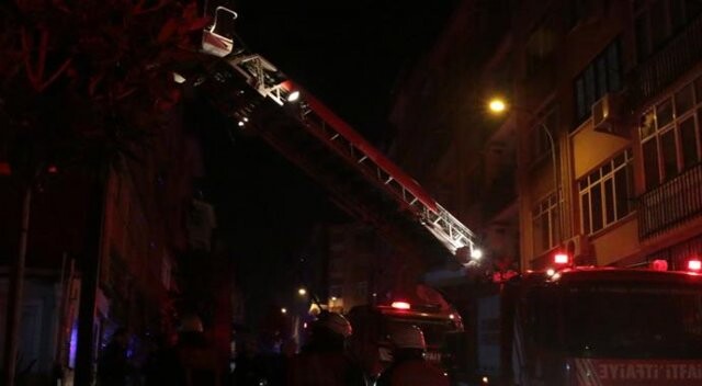 Kadıköy&#039;de 6 katlı apartmanda yangın