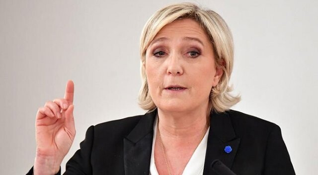 Le Pen&#039;den dostça &#039;Frexit&#039; önerisi