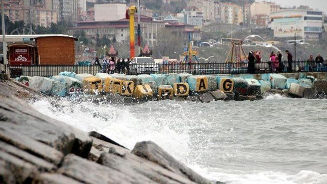 Marmara Denizi&#039;nde ulaşıma lodos engeli