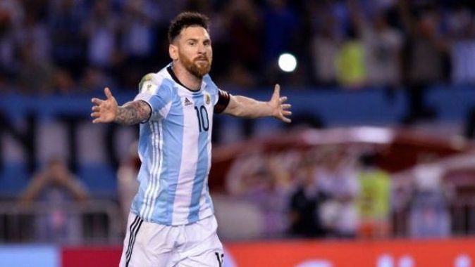 Messi Arjantin&#039;i sırtladı
