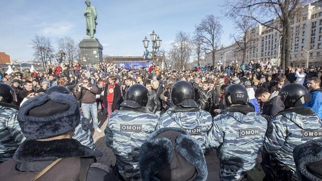 Rusya&#039;da muhalif gösterilere polis müdahalesi
