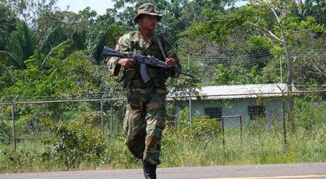 Venezuela askerlerine Kolombiya&#039;dan çekilme talimatı