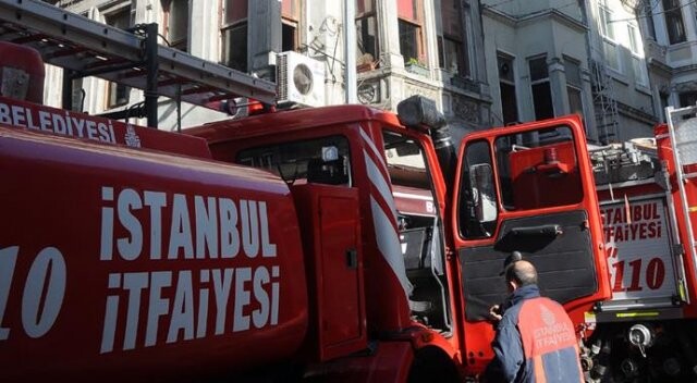Beyoğlu&#039;nda korkutan yangın