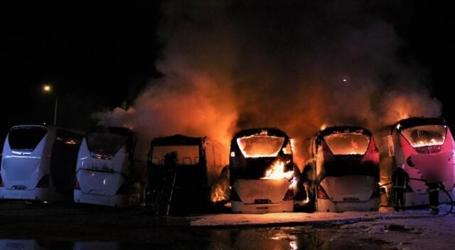 Bursa&#039;da 6 yolcu otobüsü yandı