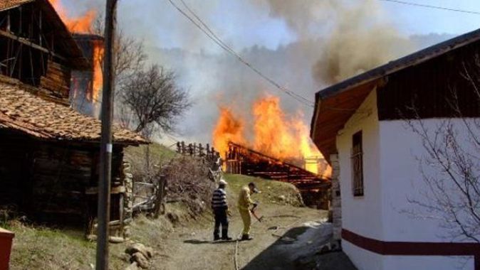Çankırı&#039;da facia! Bir köy yanıyor