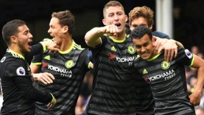 Chelsea, Everton&#039;u 3-0 yendi, şampiyonluğa koşuyor