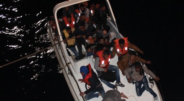 Denizde mahsur kalan 30 kaçak göçmen yakalandı