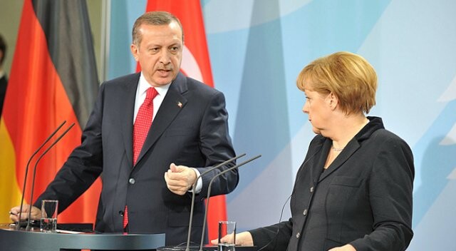 Erdoğan: Merkel suçluluk psikolojisi içinde