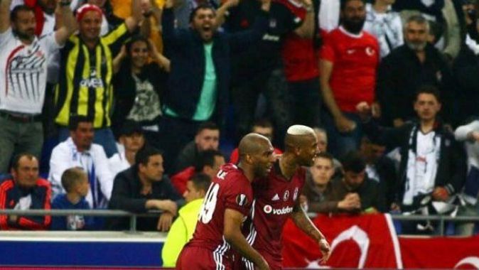 Fenerbahçeli ve Galatasaraylı taraftarlardan Beşiktaş&#039;a destek