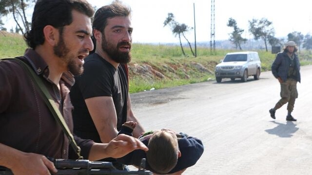 Halep&#039;teki saldırıda yaralı çocukları kurtaran gazeteci yaşadıklarını anlattı