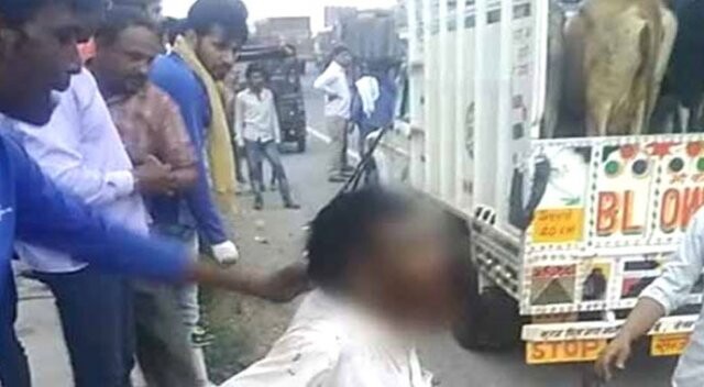 Hindistan&#039;da inek taşıyan Müslüman adam öldürüldü