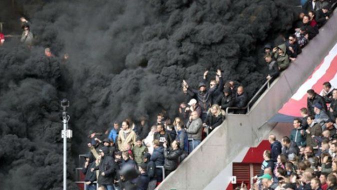 PSV Ajax maçında tribüne bomba atıldı