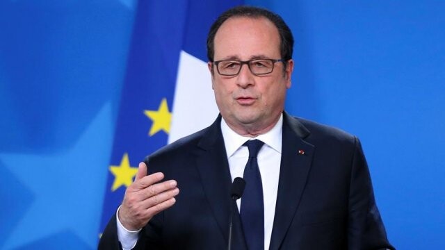 Hollande, Macron&#039;a oy verilmesi çağrısını yineledi