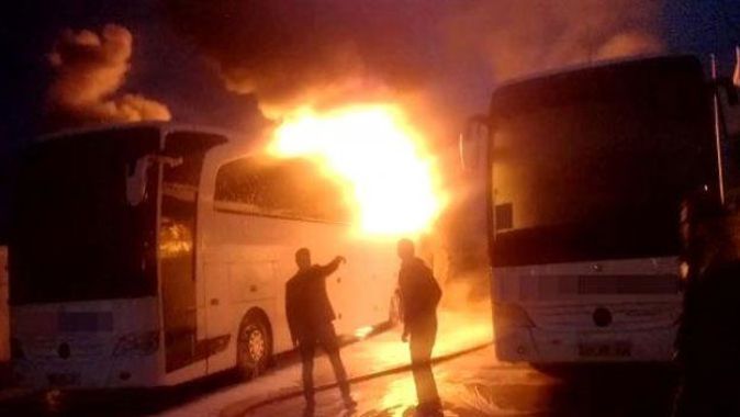 Kaçakçılar, uyuşturucu taşımayı reddeden 4 otobüsü yaktı