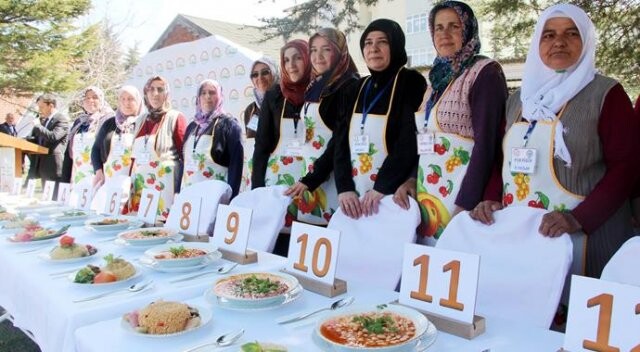Kadınlar en iyi kuru fasulye ve bulgur pilavı için yarıştı