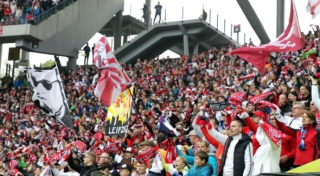 Leipzig maçını statta izleyen bir taraftar, kalp krizi geçirerek öldü