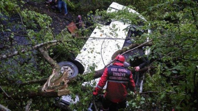 Zonguldak&#039;ta minibüs şarampole uçtu: 10 ölü, 25 yaralı